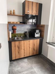 a kitchen with a sink and a microwave at DH Hotel Deutsches Haus - Ihr neuer Rückzugsort im Herzen von Mittweida, digitales Hotel im historischen Gebäude in Mittweida