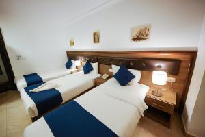 Postel nebo postele na pokoji v ubytování Corner View Hotel