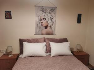 Giường trong phòng chung tại Quiet House with Garden for Family & Friends