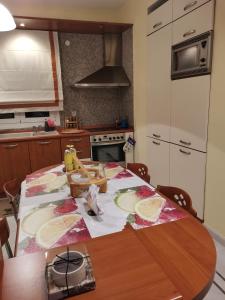 Nhà bếp/bếp nhỏ tại Quiet House with Garden for Family & Friends