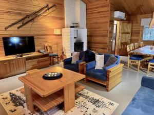 a living room with a couch and a table at Messner Tahko in Tahkovuori