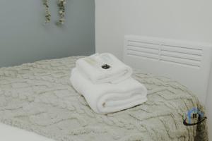 Voodi või voodid majutusasutuse Apt 5 Manor House - 3 Bed 2 bathroom sleeps 5 parking wifi toas +27 fotot