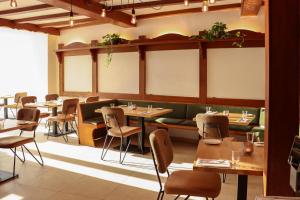 Nhà hàng/khu ăn uống khác tại Weinhaus Hotel zum Josefshof +18 ảnh