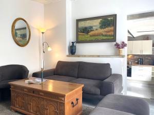 a living room with a couch and a table at Ferienhaus "Am Papststein" in Papstdorf +6 photos