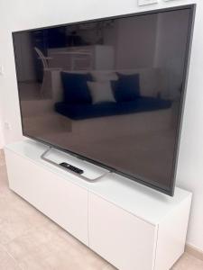 Μια τηλεόραση ή/και κέντρο ψυχαγωγίας στο MALÌ - Luxury Loft in the historic center of Trapani