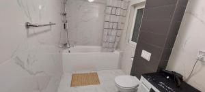 Ένα μπάνιο στο Luma Haven +10 φωτογραφίες