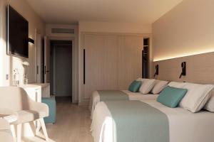 Μια τηλεόραση ή/και κέντρο ψυχαγωγίας στο Hotel Best Mojácar