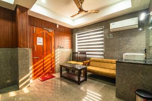 Χώρος καθιστικού στο Lakshmi Residency Chottanikkara +60 φωτογραφίες