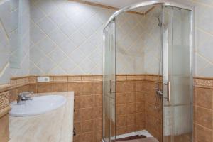 a bathroom with a sink and a shower at Piso en pleno centro in Santa Cruz de Tenerife +20 photos