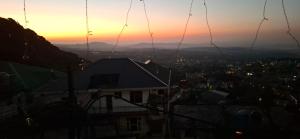 Východ nebo západ slunce při pohledu z penzionu nebo okolí + 11 fotografií