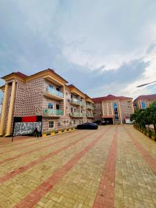 El edificio en el que está el hotel