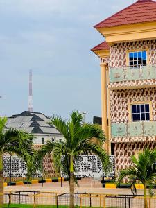 El edificio en el que está el hotel