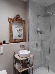 a bathroom with a sink and a shower at Suite confortable plein cœur du village in La Clayette