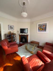 Χώρος καθιστικού στο Terrace House near the beach