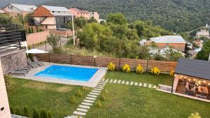 an aerial view of a backyard with a swimming pool at Dili Dream Villa in Dilijan