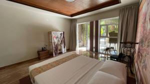 Postel nebo postele na pokoji v ubytování WHITE SAND ARK RESORT