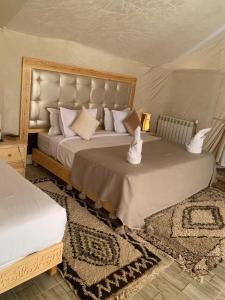 Ένα ή περισσότερα κρεβάτια σε δωμάτιο στο Desert cmp luxury +1 φωτογραφίες