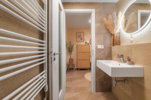 Ένα μπάνιο στο Pronájem útulného a vybaveného bytu