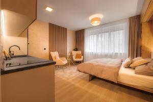 Ένα ή περισσότερα κρεβάτια σε δωμάτιο στο Pronájem útulného a vybaveného bytu