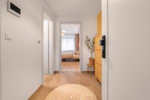 Ένα ή περισσότερα κρεβάτια σε δωμάτιο στο Pronájem útulného a vybaveného bytu