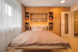 Ένα ή περισσότερα κρεβάτια σε δωμάτιο στο Pronájem útulného a vybaveného bytu