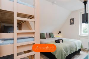 Postel nebo postele na pokoji v ubytování Amsterdam Group Villa - 32Beds - 7 bedrooms + 52 fotografií