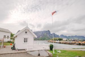 Gallery image of Olenilsøya Mini Villa in Reine