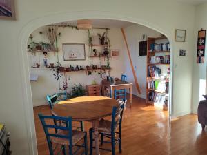 a dining room with a table and chairs at Appartement plein centre in Saint-Étienne
