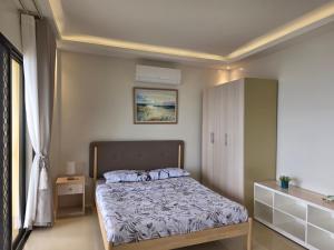 Postel nebo postele na pokoji v ubytování Kailani Beach Resort + 4 fotografie