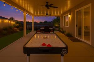 Fotografie z fotogalerie ubytování 5 BR Pool & Games Retreat - New Year's Cheer Gift v destinaci Winchester