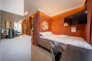 a small room with a bed and a kitchen at Żurawia Mini Apartments by Sofija in Warsaw
