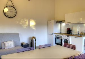 Η κουζίνα ή μικρή κουζίνα στο Les romarins d'auvare