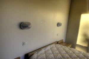 Ένα ή περισσότερα κρεβάτια σε δωμάτιο στο Les romarins d'auvare