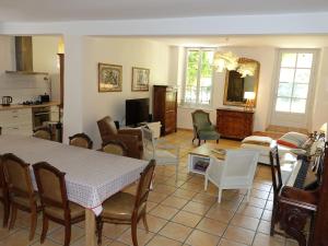 Kuchyň nebo kuchyňský kout v ubytování La VDCA: Maison familiale de caractère 12 pers