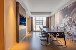 TV a/nebo společenská místnost v ubytování Atour Hotel Xian Bell Tower Yongningli