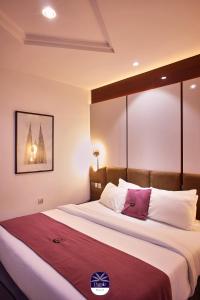 Ένα ή περισσότερα κρεβάτια σε δωμάτιο στο Purple Lavender Hotel Lekki +67 φωτογραφίες
