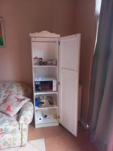 Η κουζίνα ή μικρή κουζίνα στο Cozy Studio Next to the Vlei and Nature Reserve