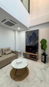 TV a/nebo společenská místnost v ubytování Bang Jo Garden Home + 74 fotografií