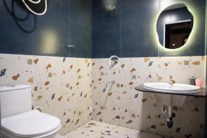 Koupelna v ubytování The Island Indiranagar