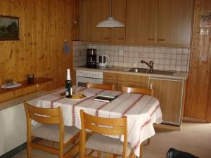 Η κουζίνα ή μικρή κουζίνα στο Chalet Bärli