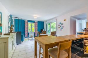 Φωτογραφία από το άλμπουμ του Beautiful beach apartment within walking distance σε Meschers-sur-Gironde