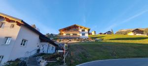 Bygningen som lejligheden ligger i + 39 billeder