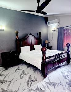 Ένα ή περισσότερα κρεβάτια σε δωμάτιο στο Virano Executive Guest House +12 φωτογραφίες