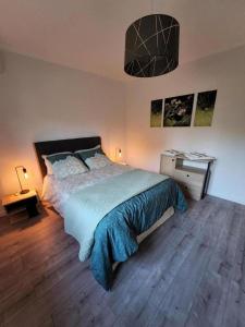 Voodi või voodid majutusasutuse Villa les seringas toas