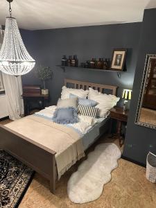a bedroom with a large bed with blue walls at Hildes Bett in Aschersleben