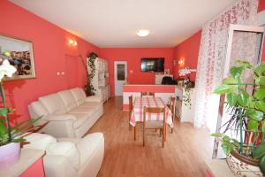 TV a/nebo společenská místnost v ubytování Apartment Mali Losinj 3441c + 19 fotografií