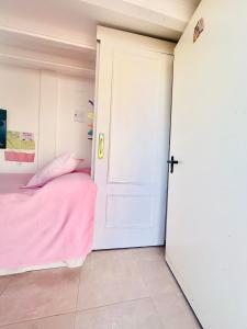 Postel nebo postele na pokoji v ubytování Habitación con baño y cocina