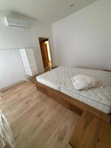 Ένα ή περισσότερα κρεβάτια σε δωμάτιο στο L' Oasis marine