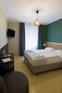 Postel nebo postele na pokoji v ubytování Ośrodek Wypoczynkowo-Rehabilitacyjny Perła Borów + 75 fotografií