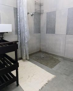 Phòng tắm tại Serubi Cottage +3 ảnh